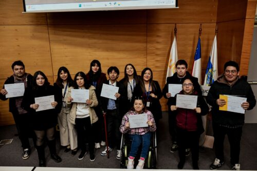 Lee más sobre el artículo Jóvenes beneficiarios de Albalab reciben diplomas tras ciclo de capacitaciones en Duoc UC